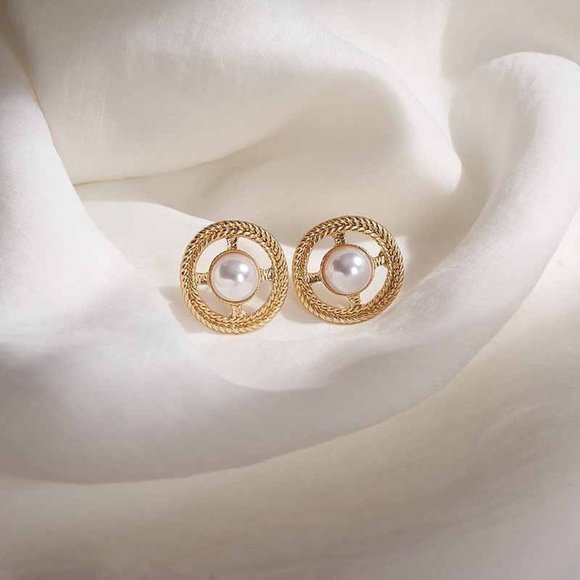 Round Hollow Pearl Stud Earring - Picture 1 of 2